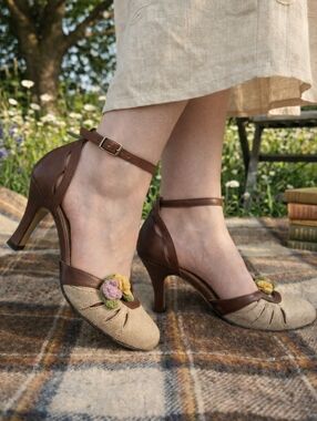 Vintage ENZO ANGIOLINI 🌸 Crochet Flower Canvas D’Orsay Heels 6.5/7 Wilderkine